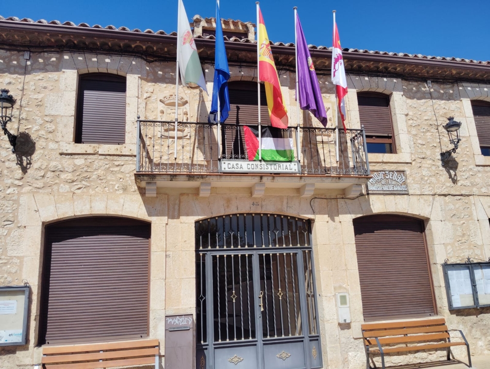 IU COMUNIDAD: LA BANDERA PALESTINA EN BAÑOS DE VALDEARADOS