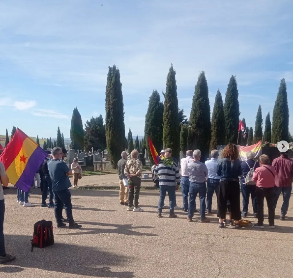 IZQUIERDA UNIDA DE ARANDA DE DUERO EN EL HOMENAJE A L@S DEFENSOR@S DE LA REPÚBLICA