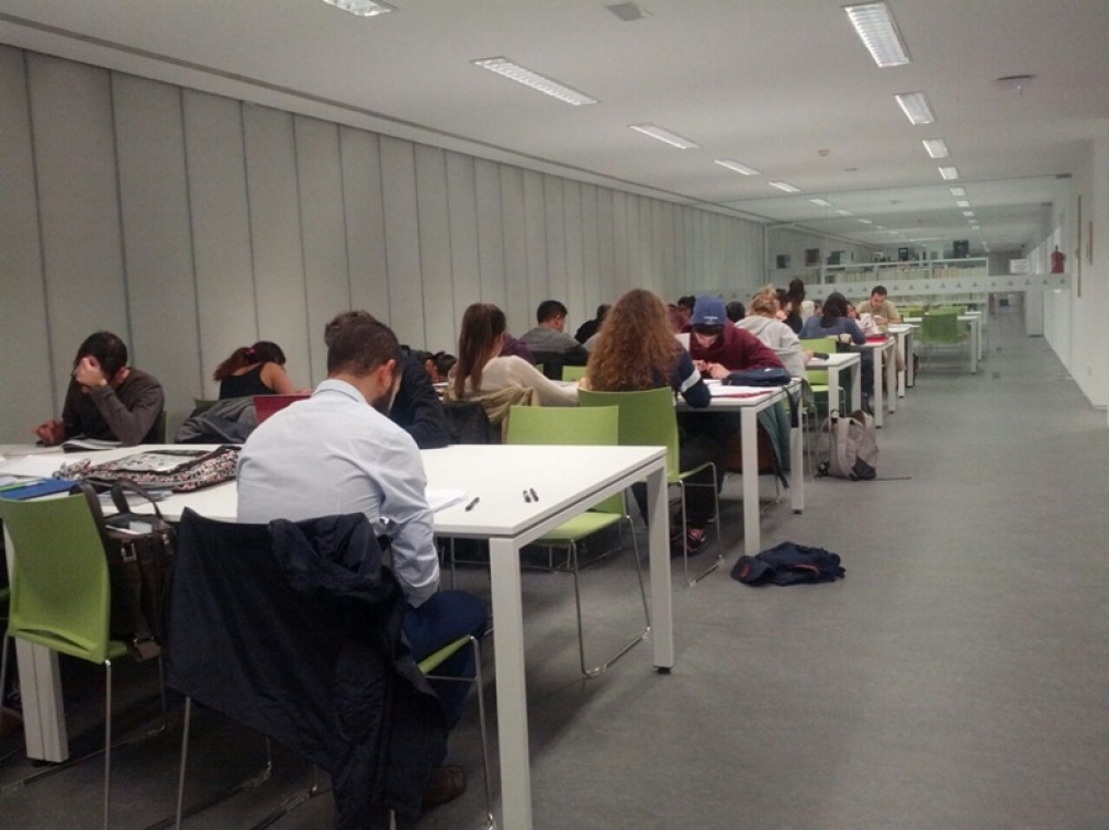 Que se habilite un espacio de estudio durante los periodos de vacaciones escolares y universitarias.