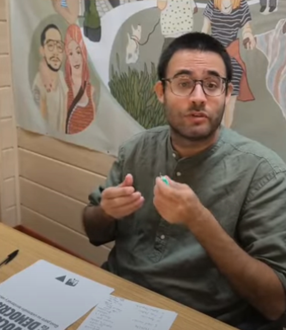 UN PLIEGO Y UNA EMPRESA PÚBLICA