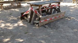 ACTOS VANDÁLICOS EN LA GLORIETA DE ROSALES